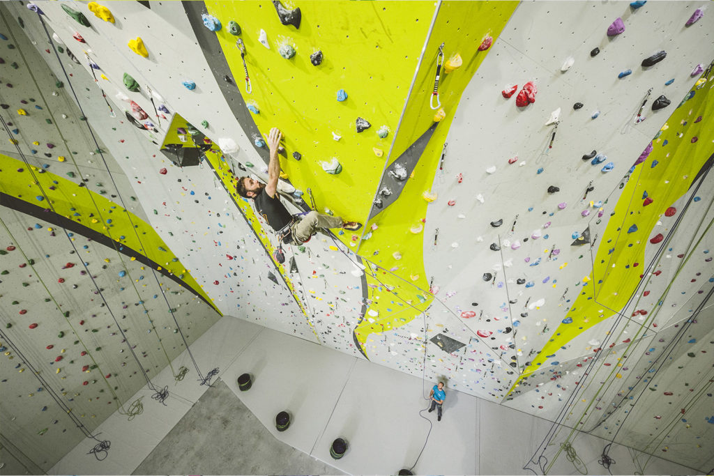 GRIMPER EN SALLE CLIMB UP LILLE LESQUIN VOIE